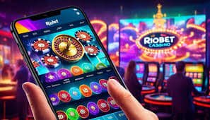 Pengguna memeriksa status transaksi di smartphone dengan tampilan slotbom77 yang mudah digunakan